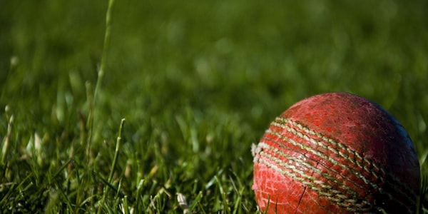 世界杯体育场夜景，灯光璀璨，等待即将开始的比赛